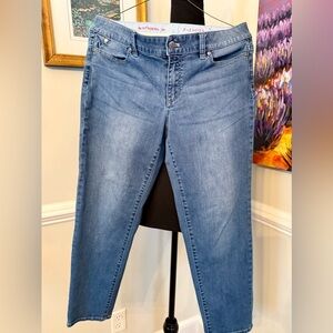 Talbots Cropped Boyfriend Blue Jeans
Size 8 petite inseam 25” waist 16 flat